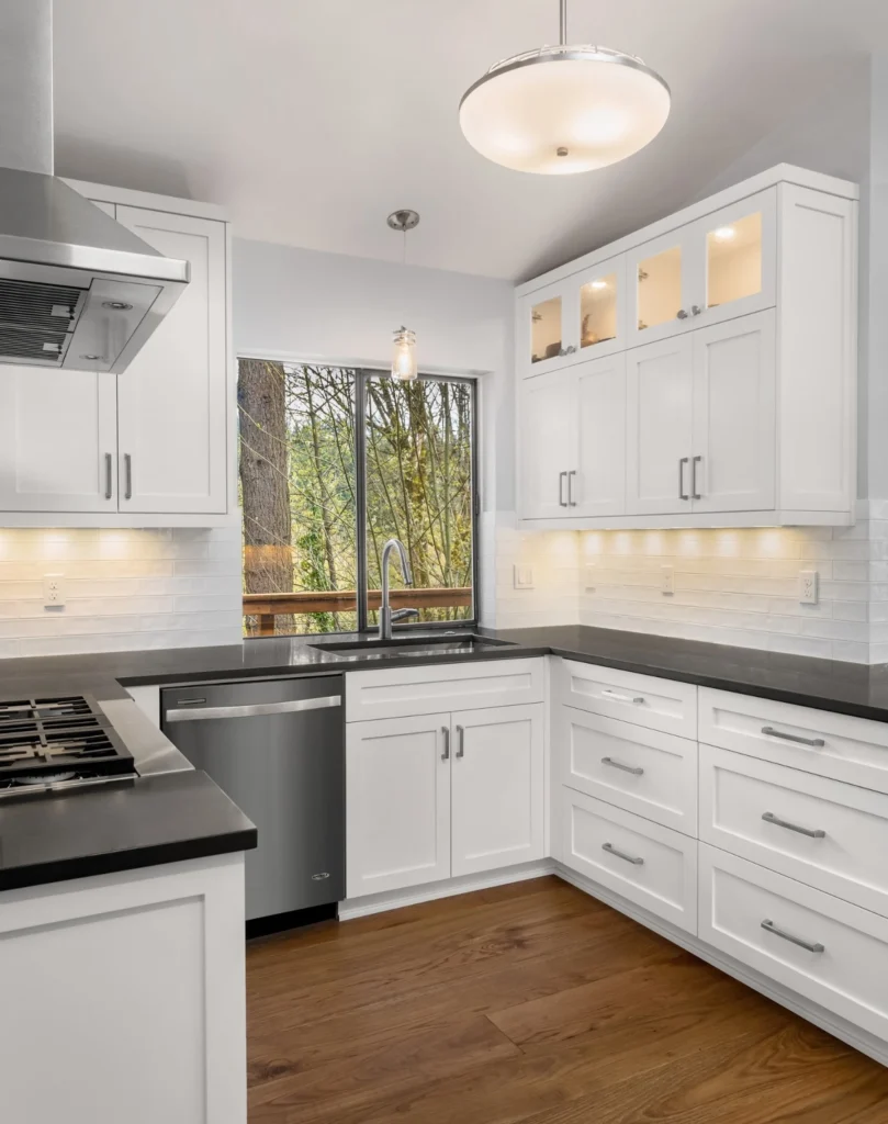 Kitchen remodeling in white tones, kitchens by CNG Contracting (photo 2)